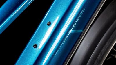 Cube Kathmandu Hybrid EX 800 electricblue'n'chrome Größe: Trapeze 46 cm Produktbild 2