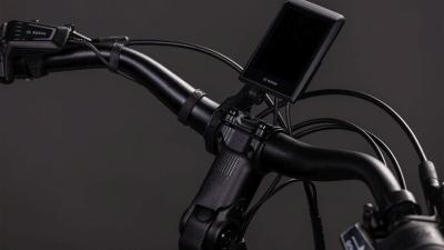 Cube Supreme Hybrid Deluxe Pro 600 electricblue'n'chrome Größe: Easy Entry 46 cm Produktbild 2